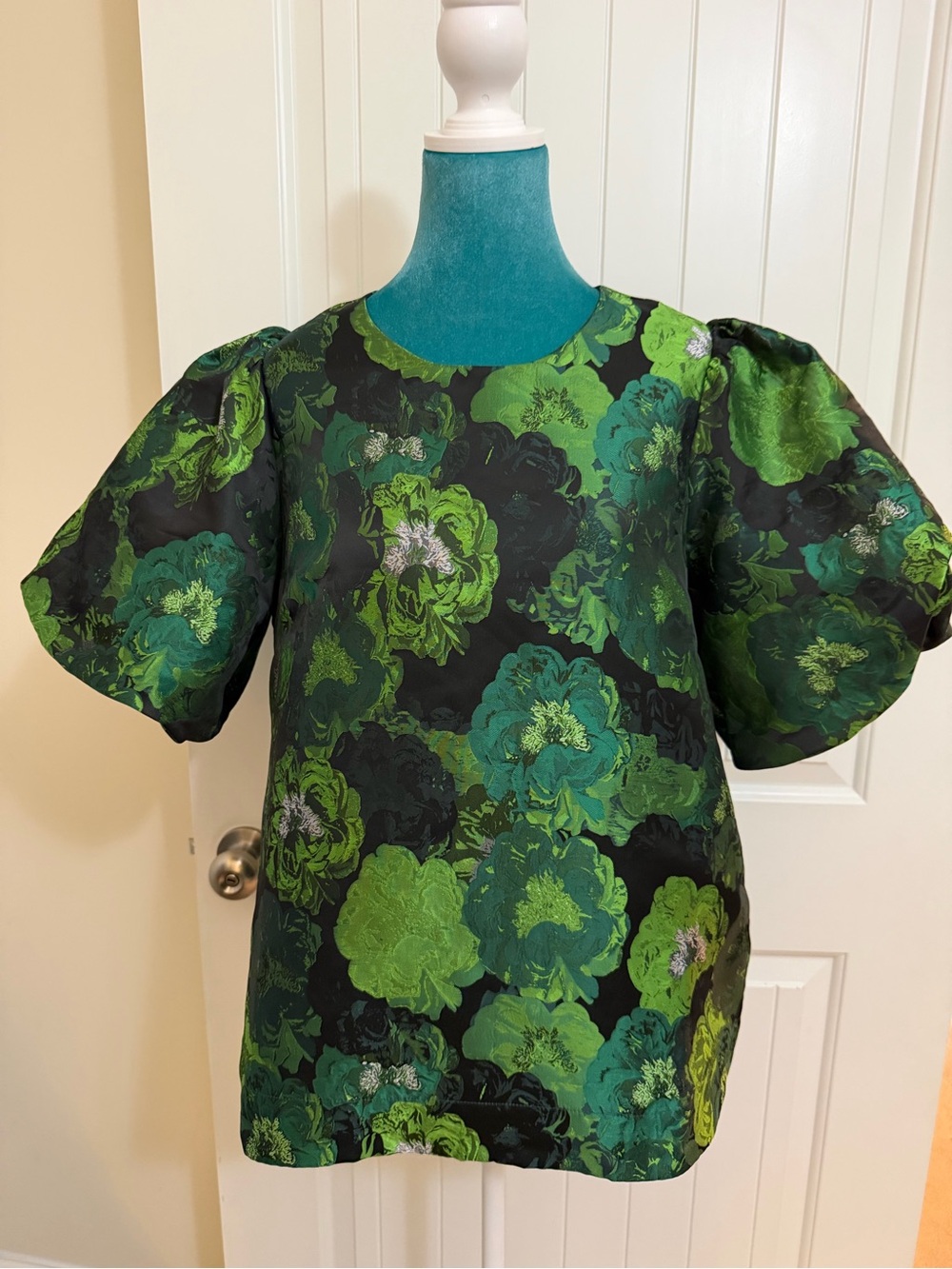 Pomander Place Bold Green Jacquard Lyla Top with Puffed Sleeve Sz Large